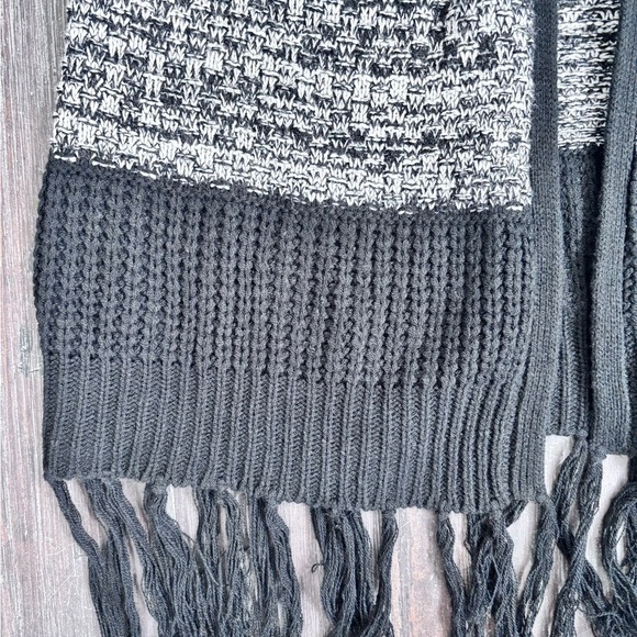 Almost Famous Black and White Open Front Mixed Design Cardigan - Picture 2 of 9